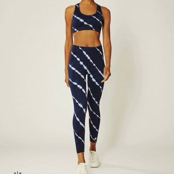 Tory Burch, Tory Sport High Rise Shibori Seamless 7/8 Legging.  XS.  Runs Small. - Picture 2 of 6